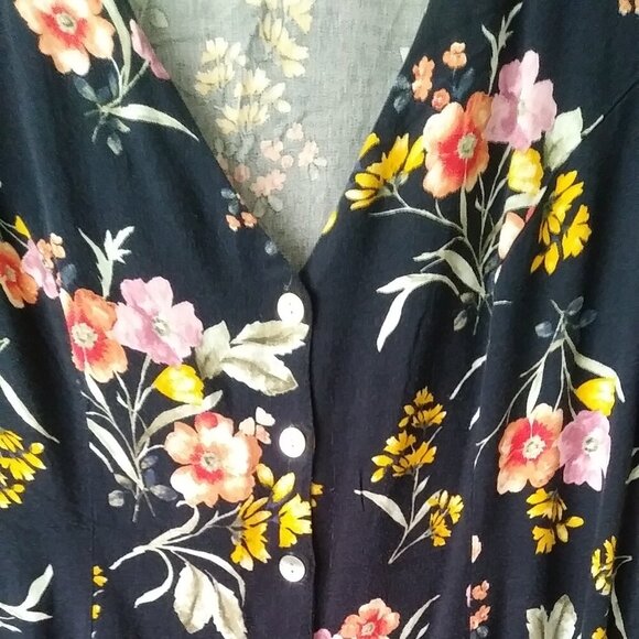 🌸 Forever 21+ Floral Button-Front Navy Mini Dress – Size 2X - Plus Size - Picture 2 of 9